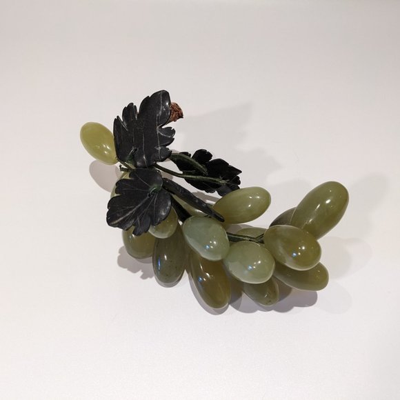 Beautiful Vintage MCM Mid Century Alabaster Green Grapes w. Carved Stone Leaves - Picture 2 of 8